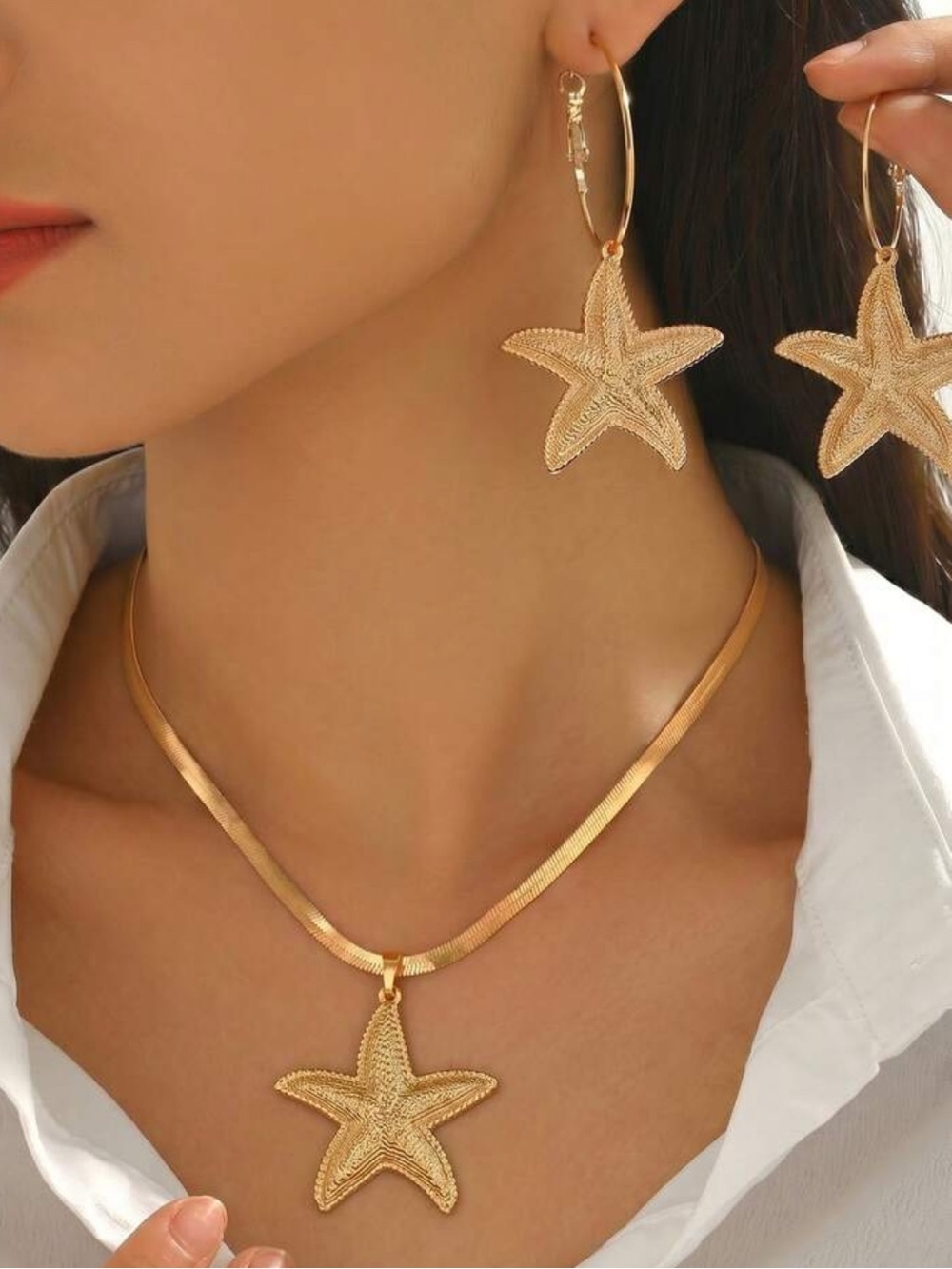 SHEIN Gold Starfish Pendant Necklace and Earrings Set
